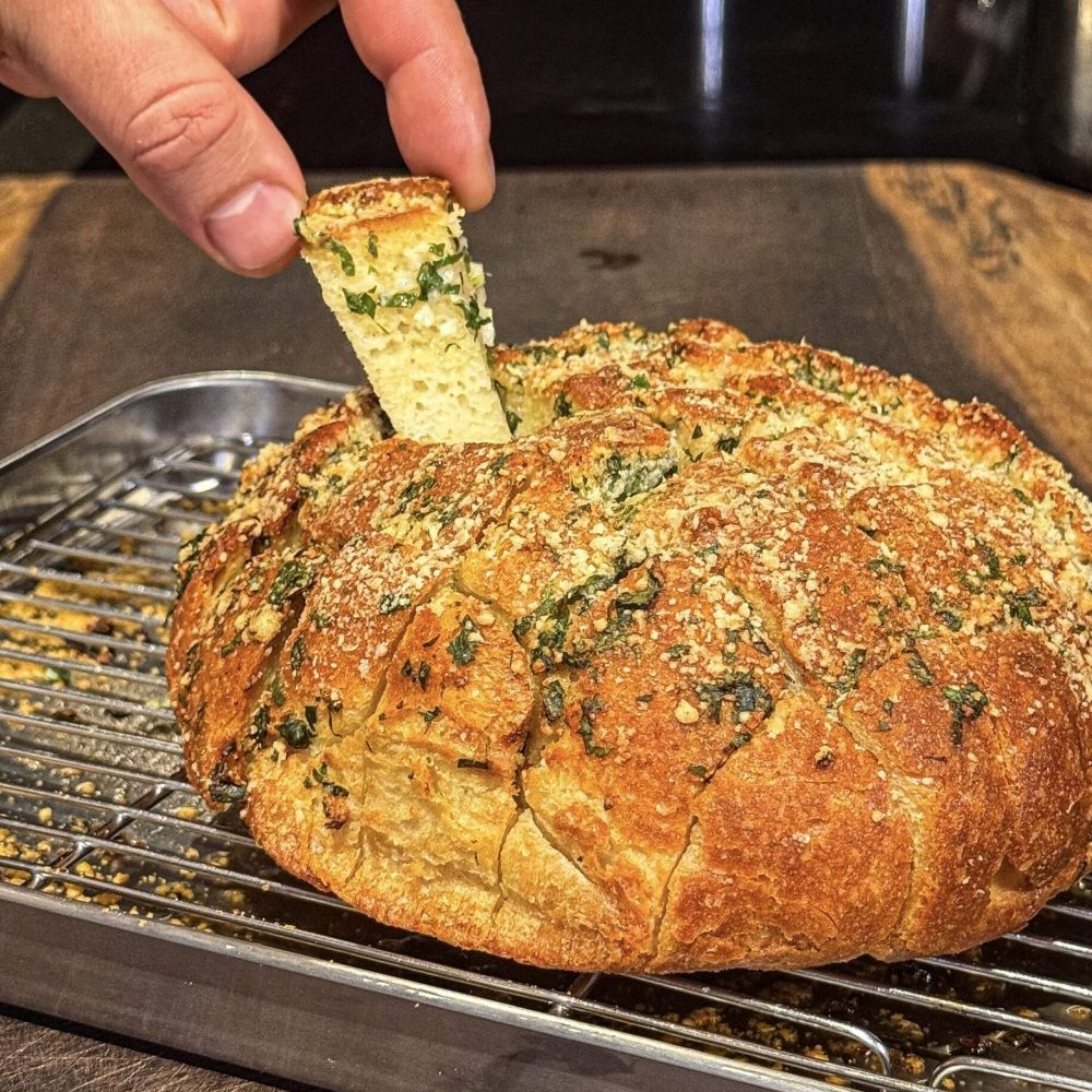 Τραγανό σκορδόψωμο με παρμεζάνα σε 5'
