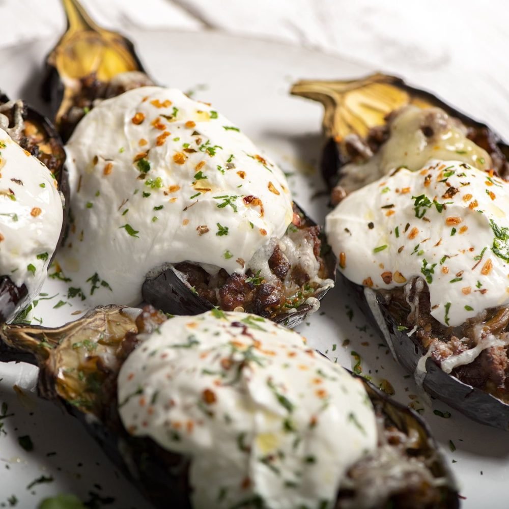 papoutsakia με καραμελωμενα κρεμμύδια