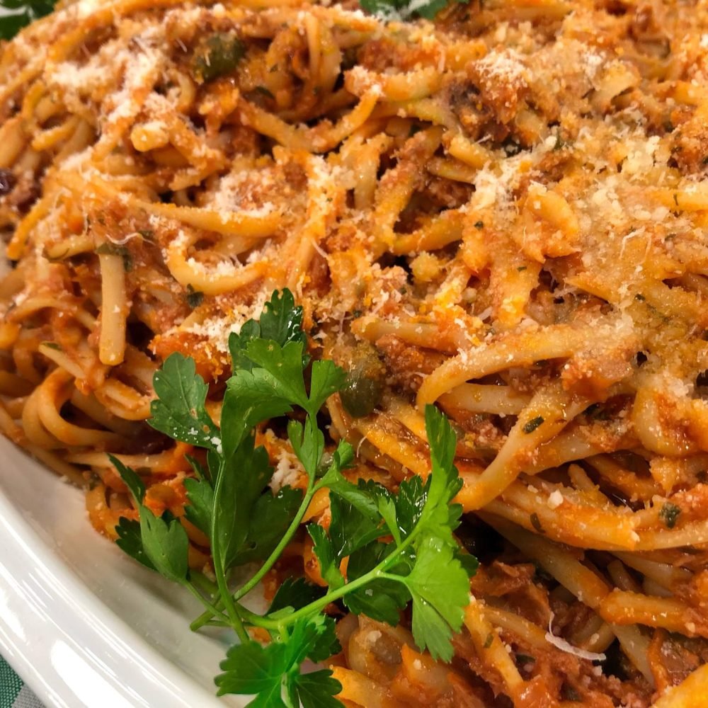 Κοκκινιστά Λιγκουίνι με Τόνο και Κάπαρη | Λάμπρος Βακιάρος