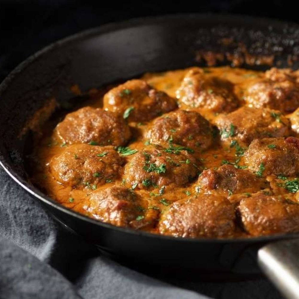 Αρωματικά κεφτεδάκια με κρέμα φέτας και γραβιέρα