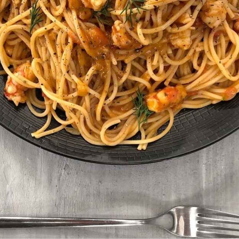 Γαριδομακαρονάδα με σάλτσα μπισκ και γαρίδες