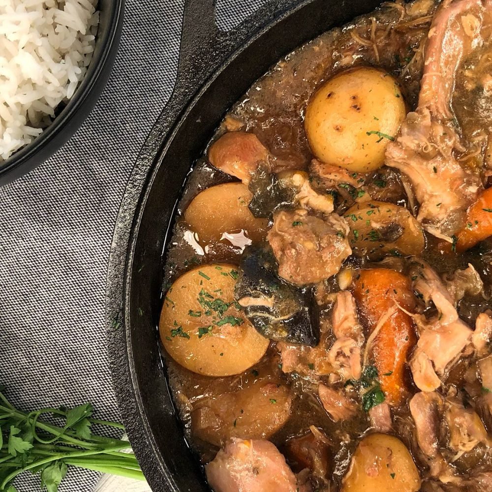 ΚΟΤΟΠΟΥΛΟ ΜΕ ΛΑΧΑΝΙΚΑ ΚΑΙ ΣΟΓΙΑ ΣΕ ΕΝΑ ΣΚΕΥΟΣ | Λάμπρος Βακιάρος