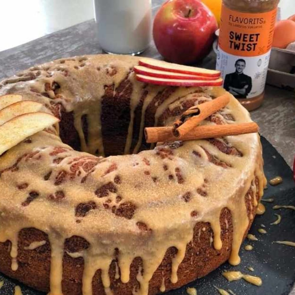 Κέικ με Μήλο και Επικάλυψη Καραμέλας Αφράτη