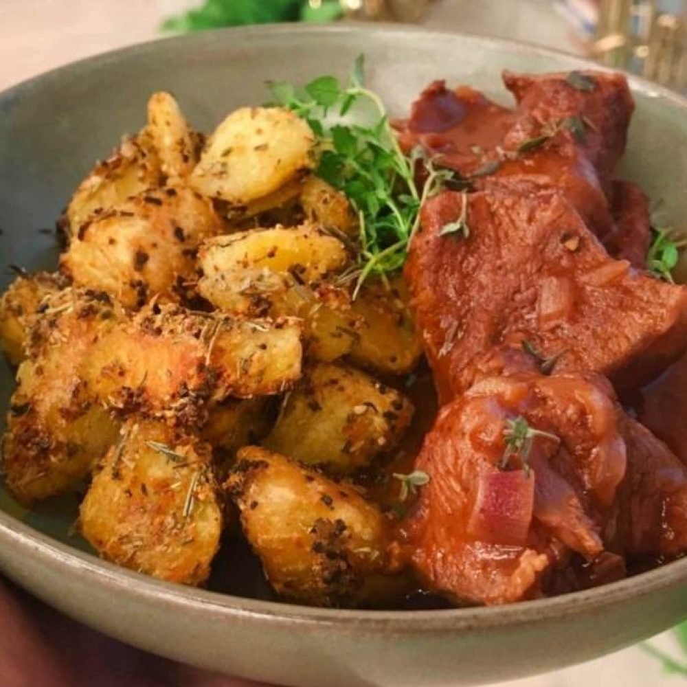 Κατσαρόλα με μοσχαράκι κοκκινιστό και πατάτες