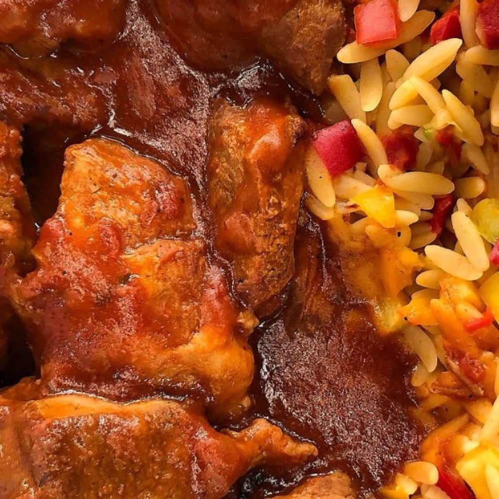 Κοκκινιστό Χοιρινό με Καπνιστή Πάπρικα