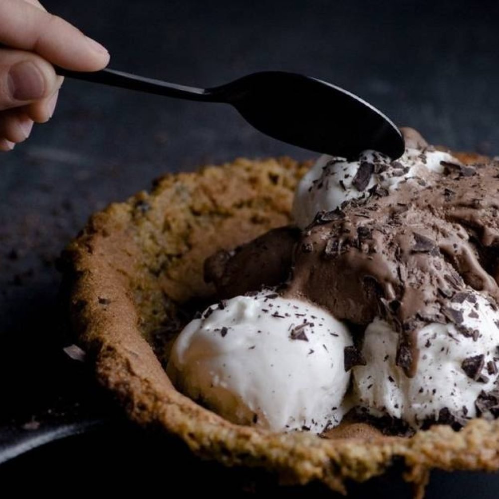 Λαχταριστό γλυκό pizookie σε ταψάκι