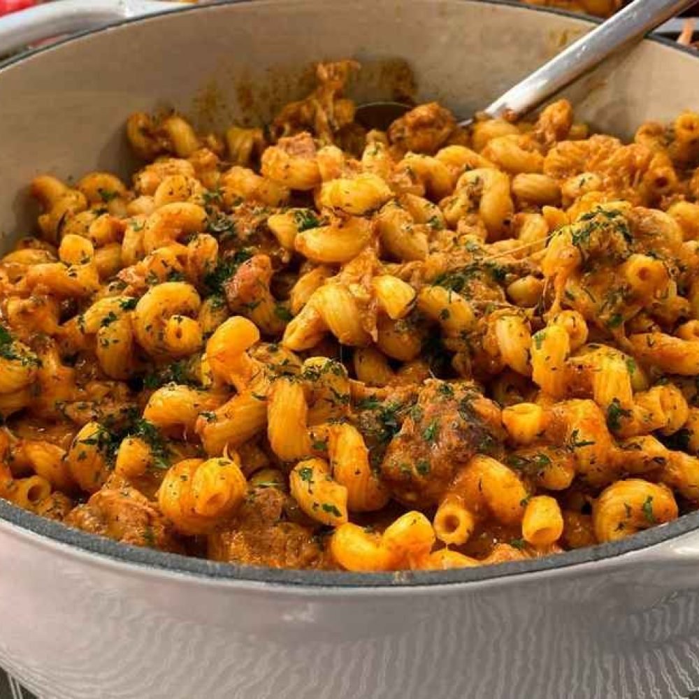 Μοσχαράκι κοκκινιστό σε κόκκινη σάλτσα