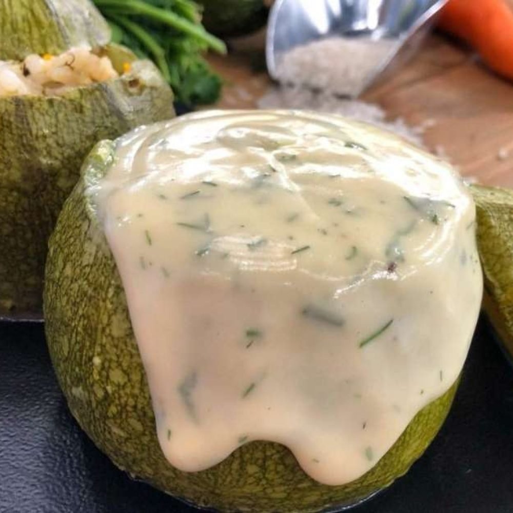 Νηστίσιμα γεμιστά κολοκυθάκια στο πιάτο