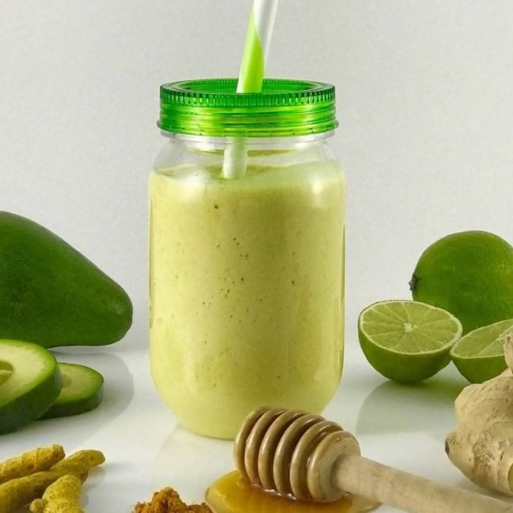 Πράσινο smoothie με αβοκάντο και γάλα καρύδας