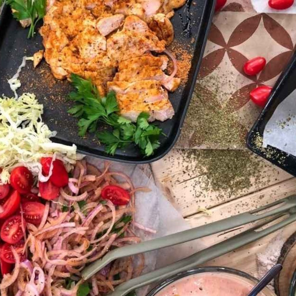 Σπιτικά σουβλάκια με πίτα και λαχανικά