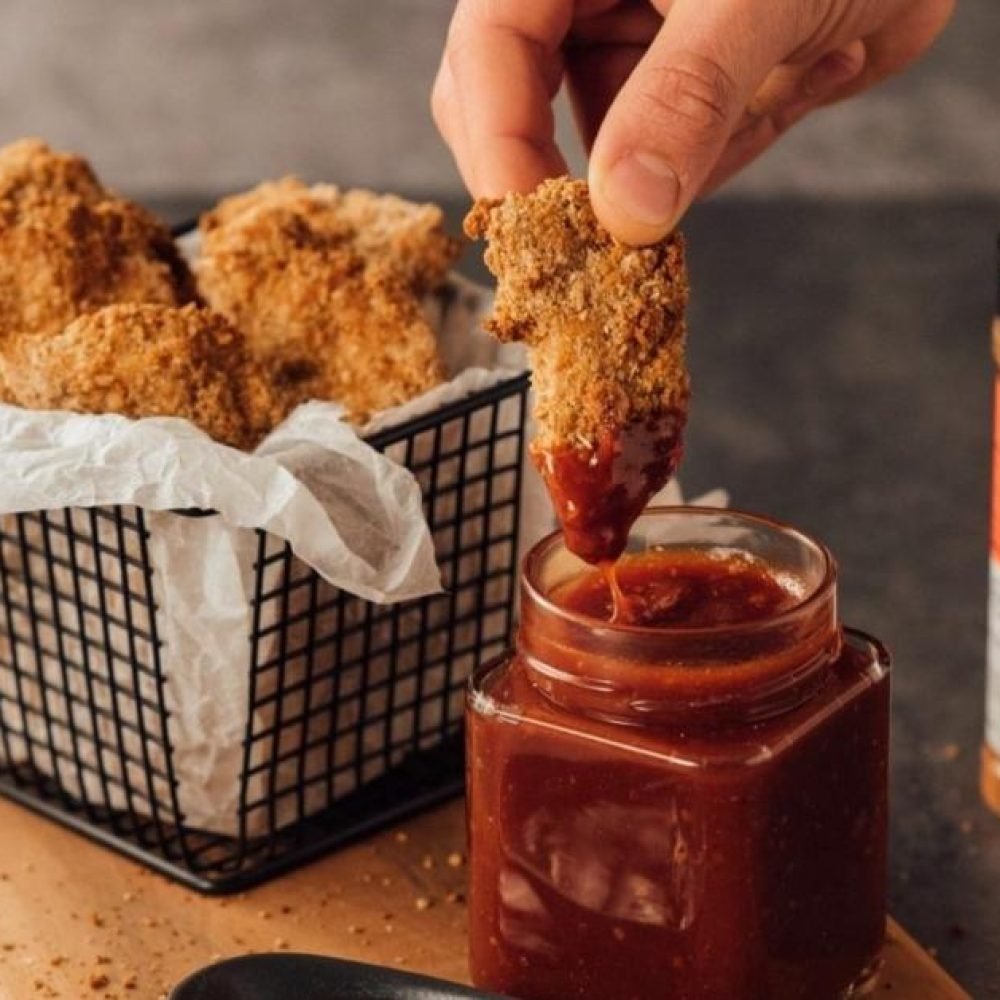 Σπιτικές κοτομπουκιές με σπιτική σάλτσα