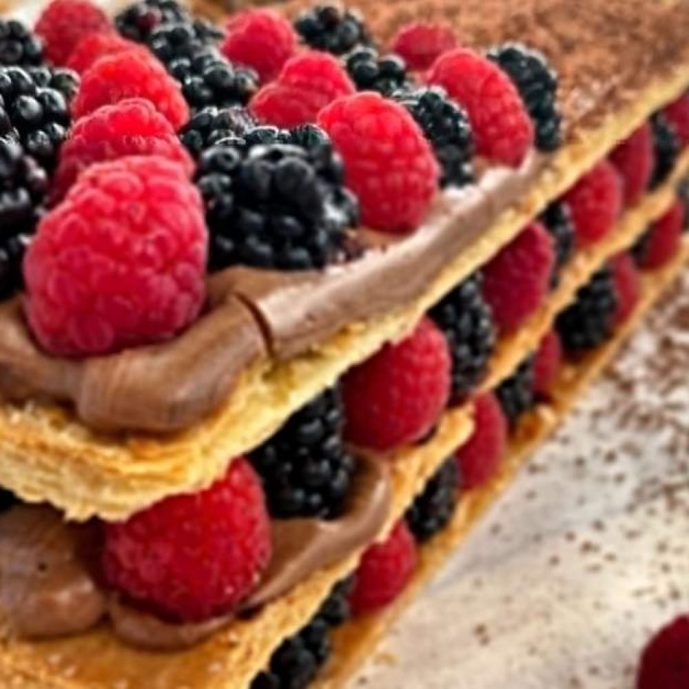 Σπιτικό μιλφέιγ σοκολάτας με φρούτα του δάσους