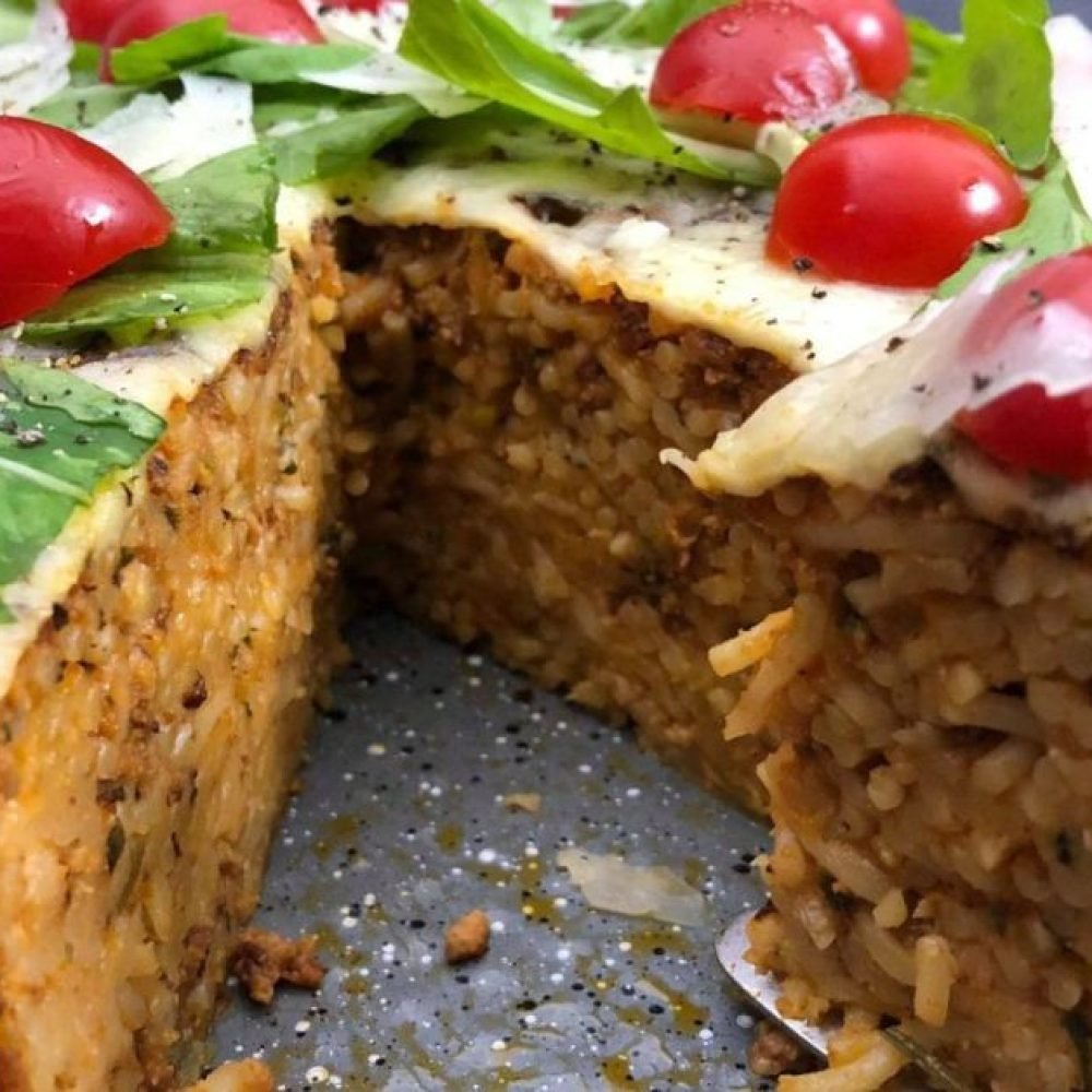 Τούρτα ζυμαρικών με κιμά και γραβιέρα