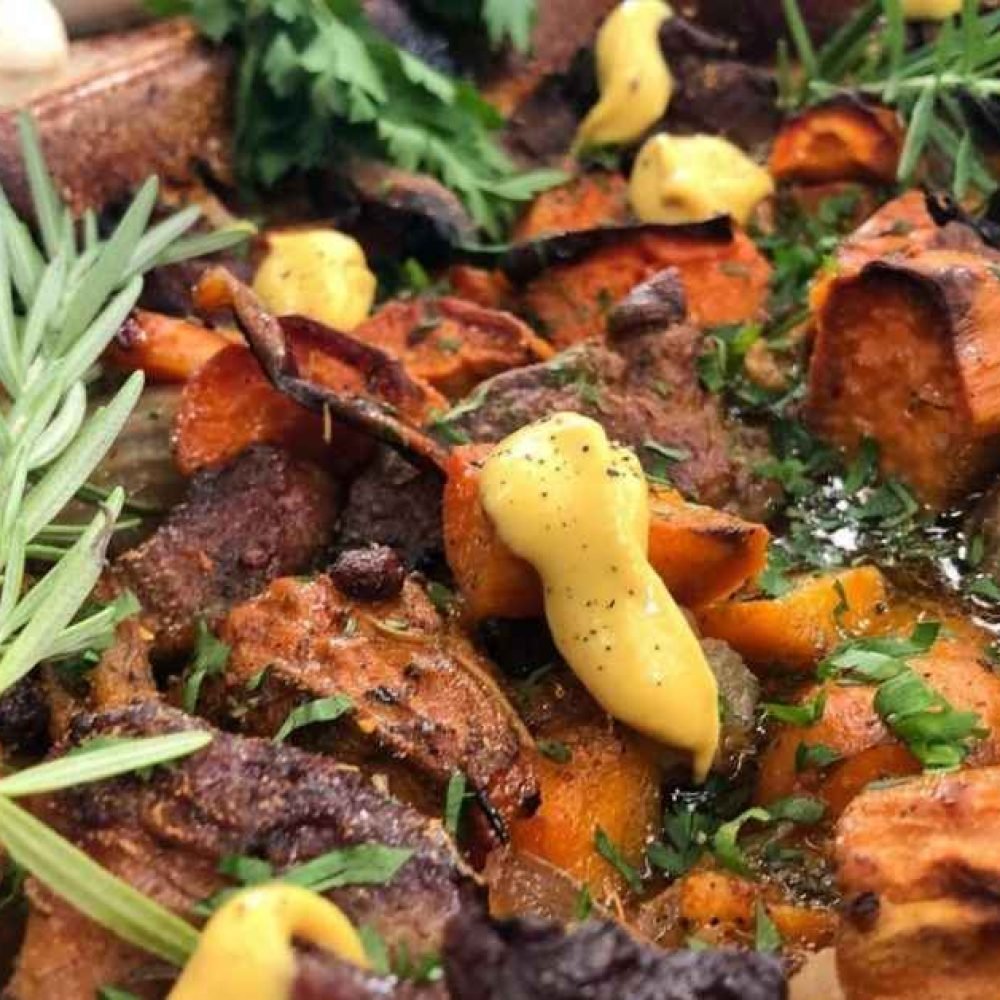 Χοιρινός λαιμός με γλυκοπατάτες στο φούρνο