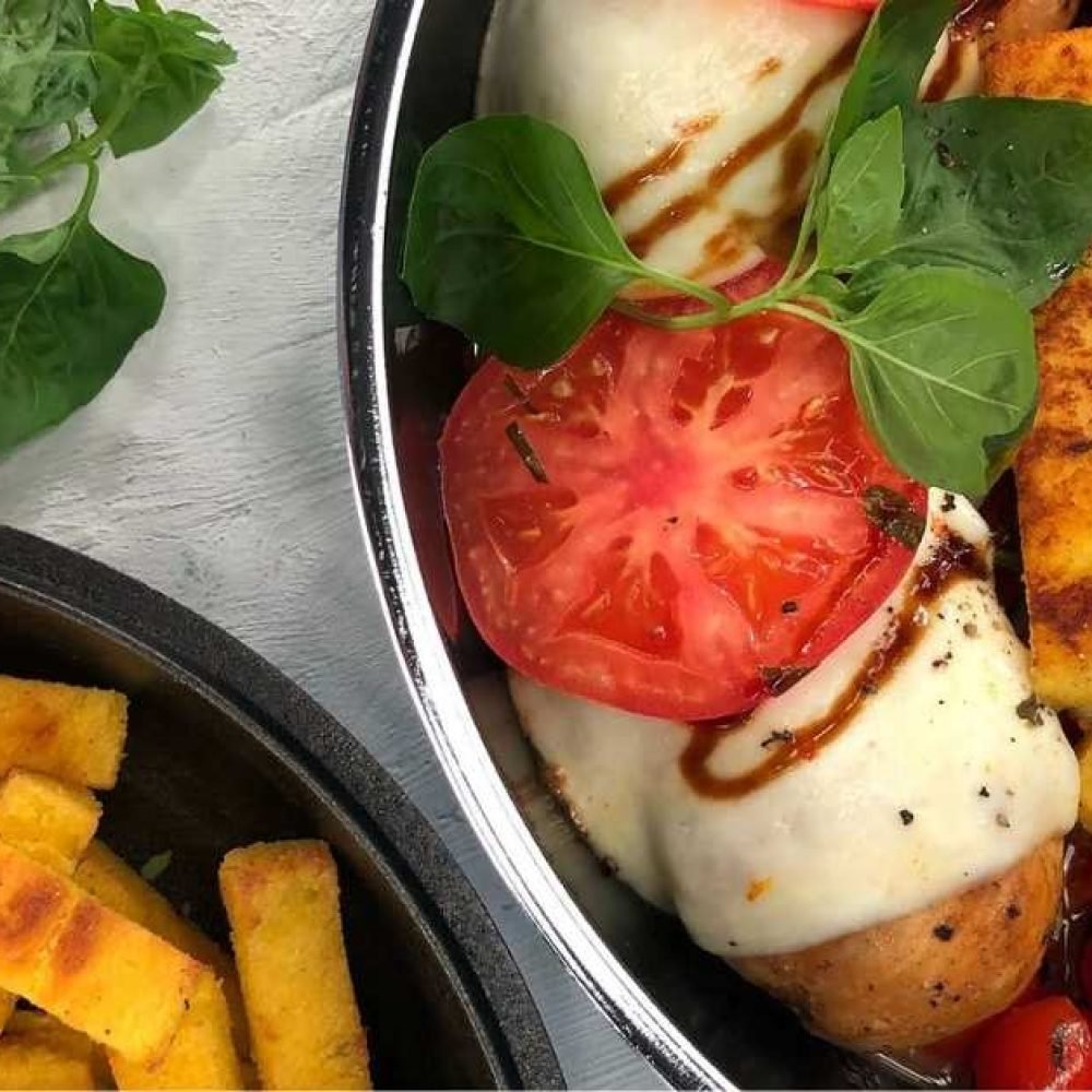 κοτόπουλου Caprese με στικς πολέντας