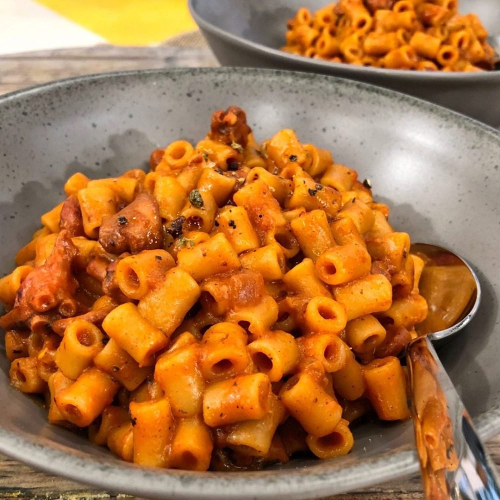 χταπόδι με μακαρόνι βακιάρος λάμπρος